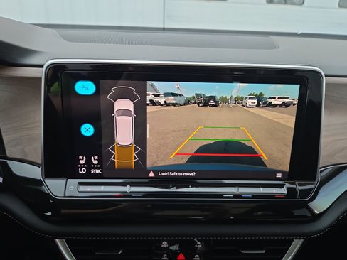 Used 2024 Volkswagen Atlas SE FWD image 17