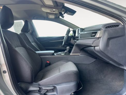 Used 2025 Toyota Camry SE FWD image 15