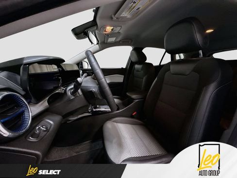 Used 2024 Chevrolet Trax LT w/ LT Convenience Package FWD image 23
