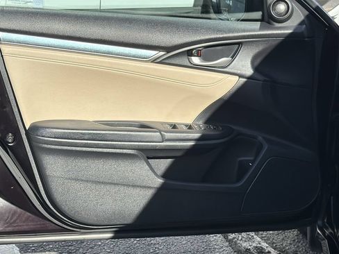 Used 2018 Honda Civic Touring image 9