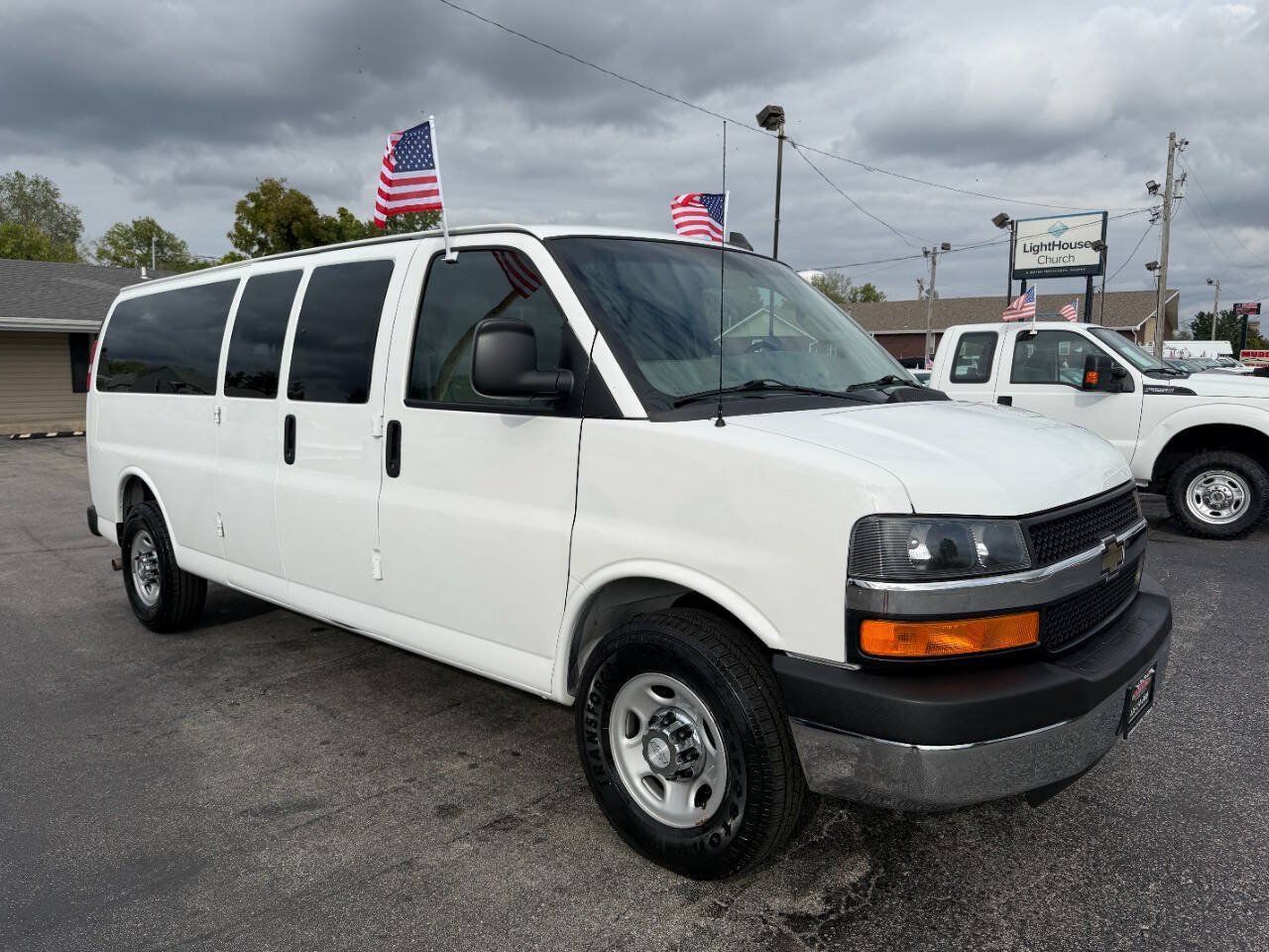 Used 2016 Chevrolet Express 3500 LT w/ LT Preferred Equipment Group RWD image 4