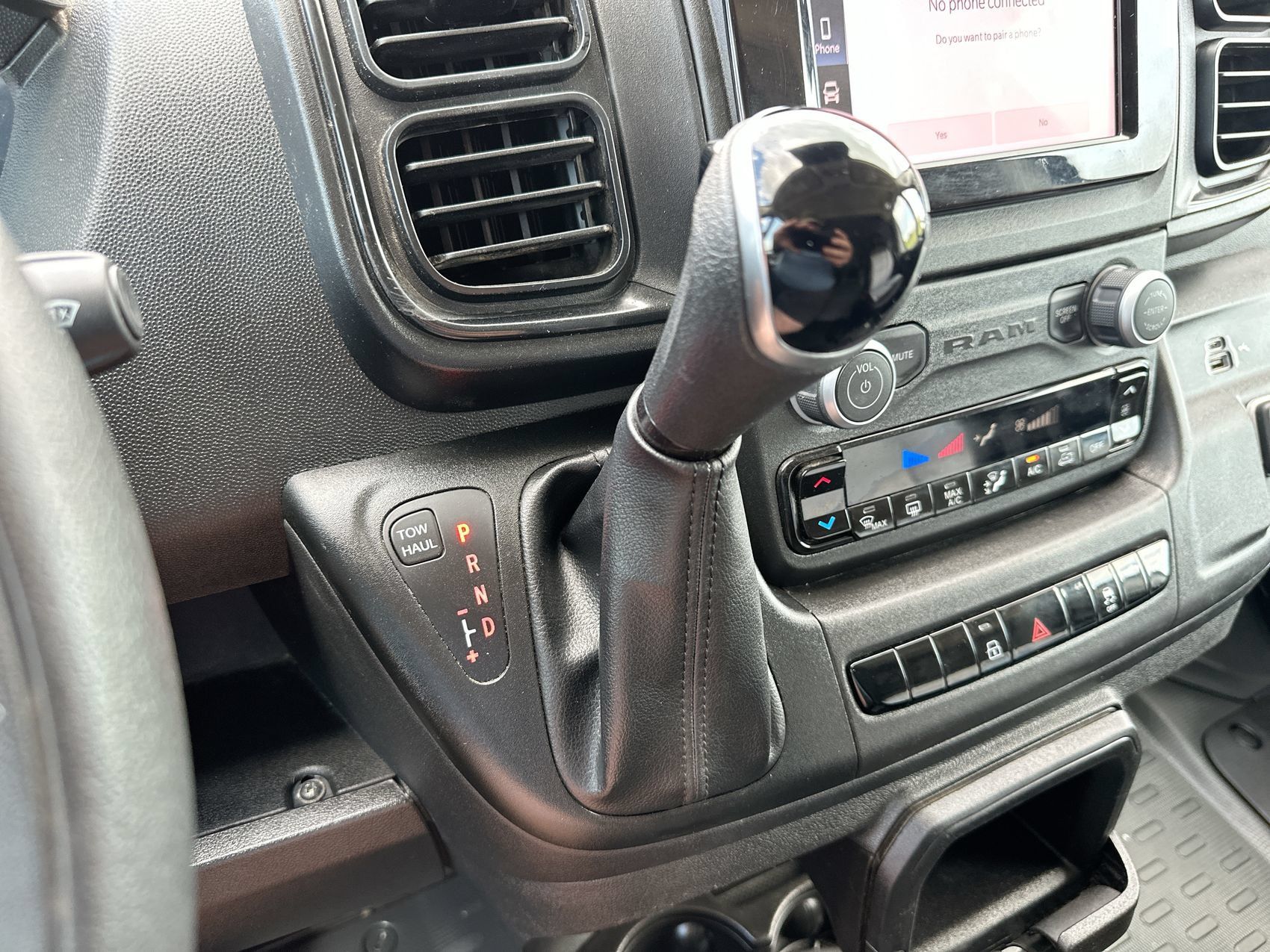 Used 2025 RAM ProMaster 2500 w/ Convenience Group FWD image 18