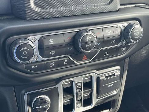 Used 2021 Jeep Wrangler Unlimited Sport image 30