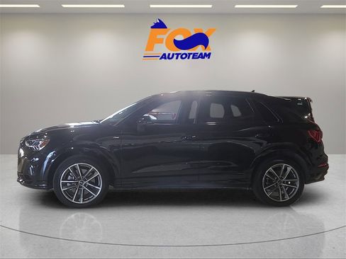 Used 2023 Audi Q3 2.0T Premium w/ Black Optic Sport Package image 2