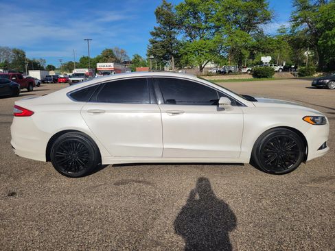 Used 2016 Ford Fusion SE w/ Equipment Group 202A FWD image 7