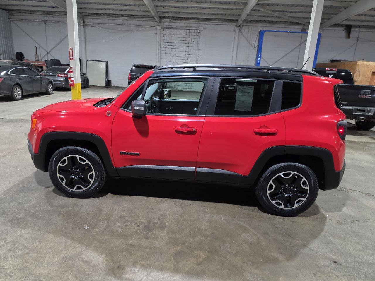 Used 2016 Jeep Renegade Trailhawk w/ Cold Weather Group AWD/4WD image 5