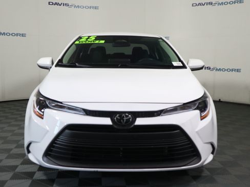 Used 2025 Toyota Corolla LE FWD image 12