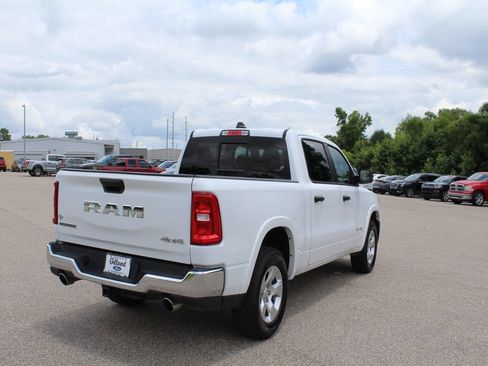 Used 2025 RAM 1500 Big Horn AWD/4WD image 4