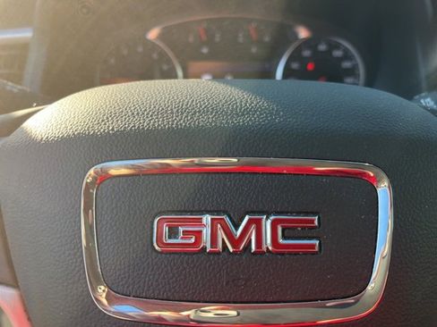 Used 2023 GMC Acadia SLT w/ Preferred Package image 36