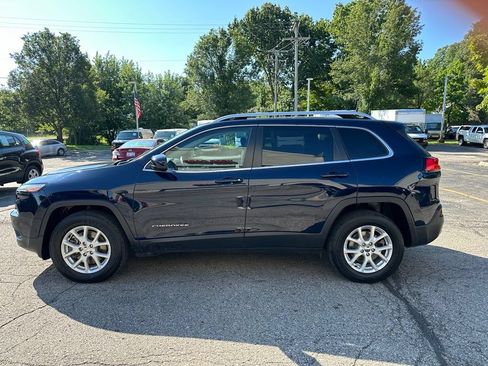 Used 2016 Jeep Cherokee Latitude w/ Cold Weather Group AWD/4WD image 2