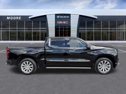 Used 2022 Chevrolet Silverado 1500 High Country w/ Technology Package image 2