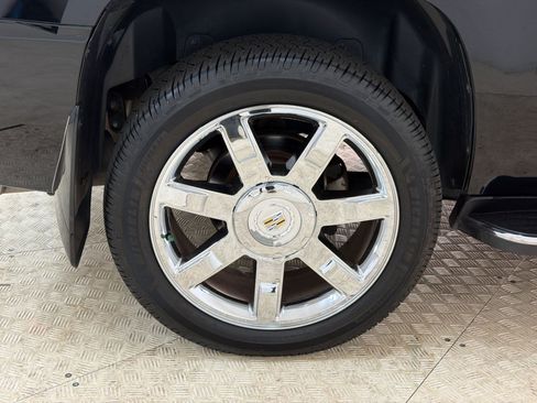 Used 2011 Cadillac Escalade Luxury AWD/4WD image 13