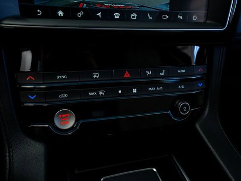 Used 2019 Jaguar F-PACE Prestige AWD/4WD image 38