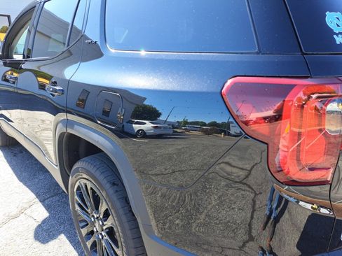 Certified 2023 GMC Acadia SLT w/ Elevation Edition image 19