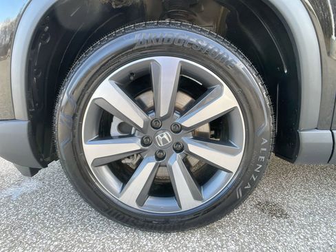 Used 2024 Honda Pilot Touring image 11