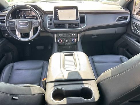 Used 2022 GMC Yukon XL SLE w/ Gmc Pro Safety Plus Package RWD image 18