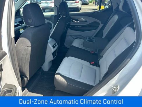 Certified 2024 GMC Terrain SLE w/ Driver Convenience Package AWD/4WD image 8