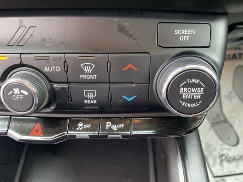 Used 2022 Dodge Durango SXT w/ Anodized Platinum Package image 15