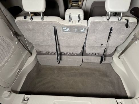Used 2021 Chrysler Pacifica Touring-L w/ Uconnect Theater Family Group AWD/4WD image 24