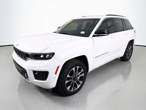 Used 2024 Jeep Grand Cherokee Overland w/ Luxury Tech Group IV image 3