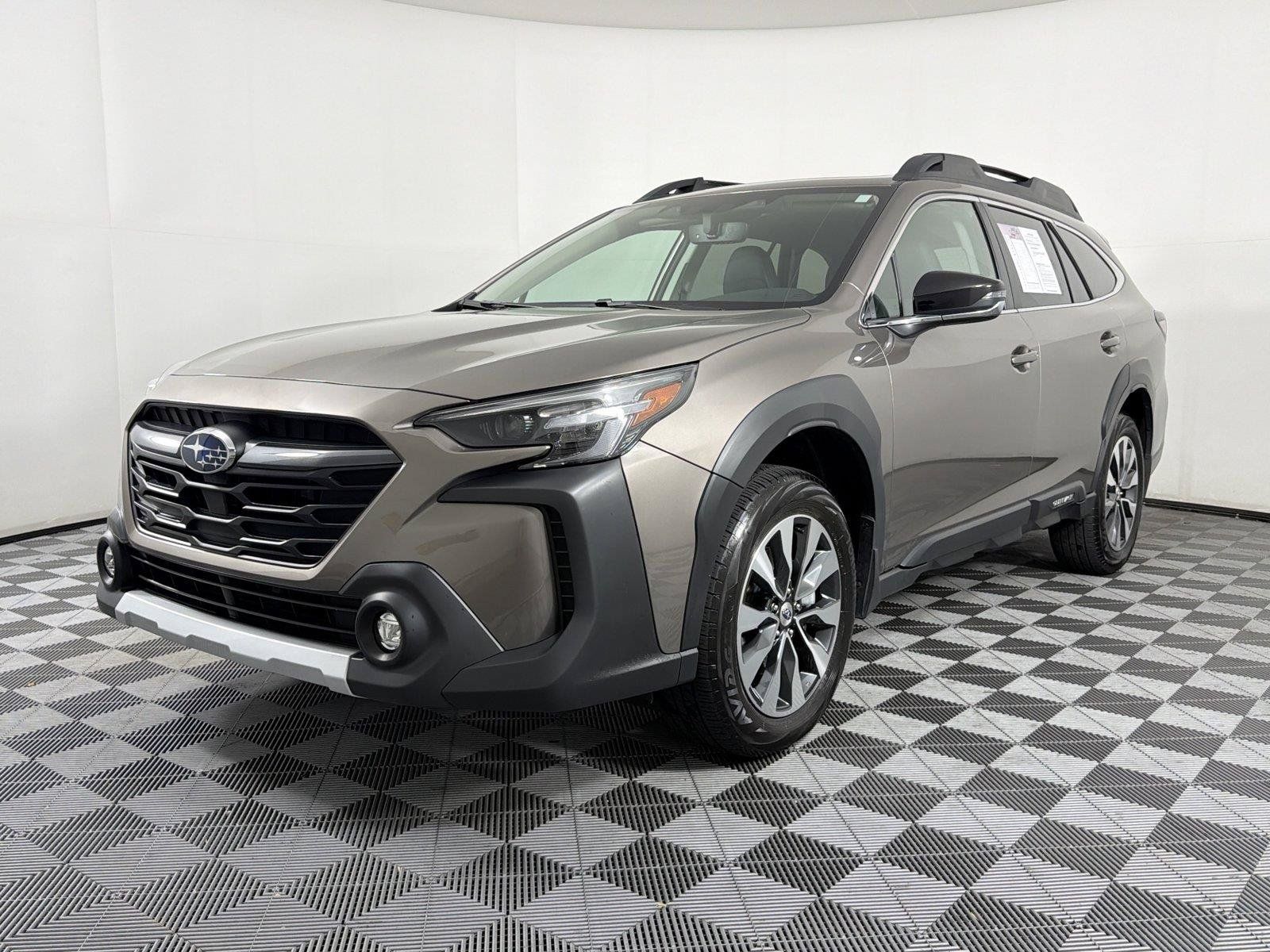 Used 2024 Subaru Outback Limited w/ Popular Package #2 AWD/4WD image 3