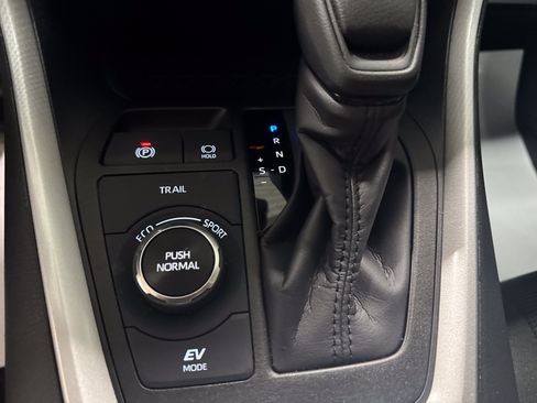 Used 2025 Toyota RAV4 LE AWD/4WD image 24