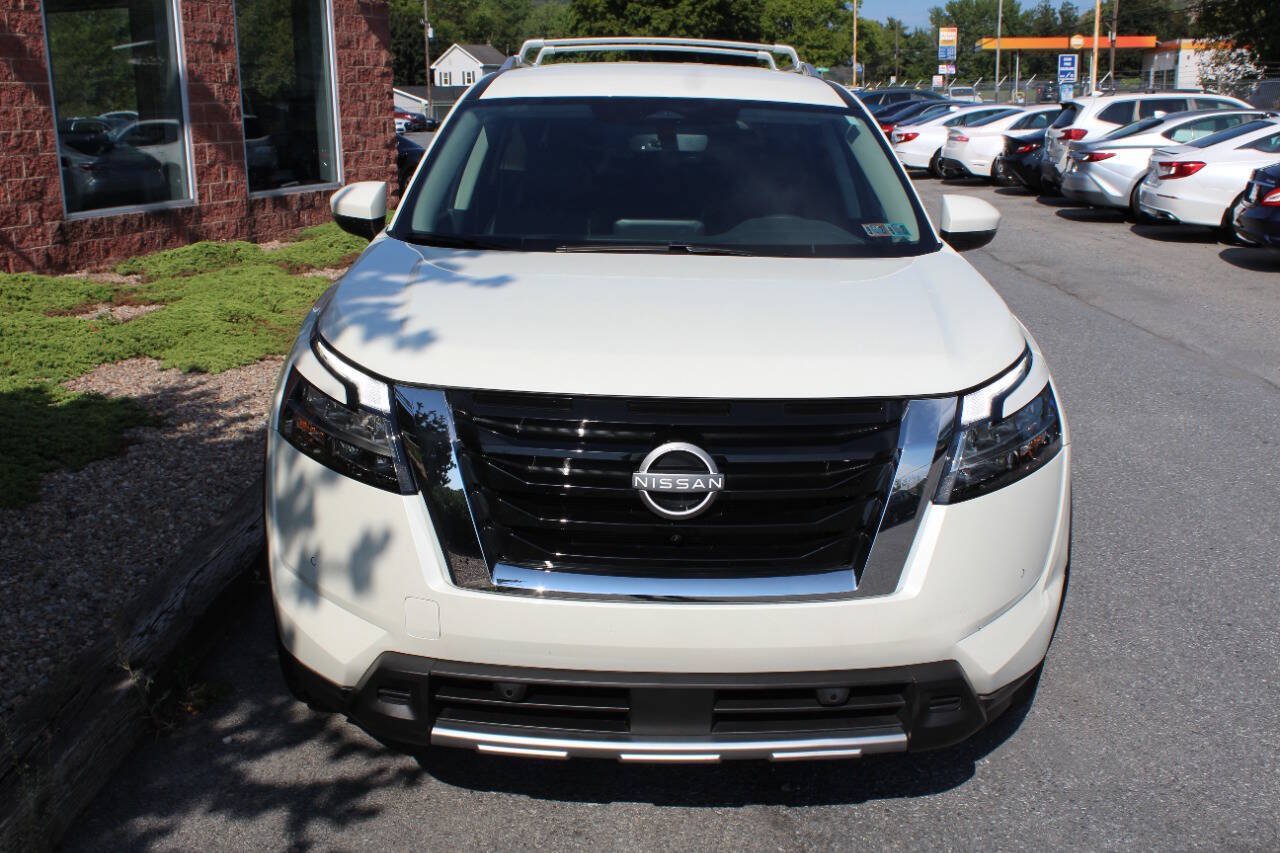 Used 2024 Nissan Pathfinder SL AWD/4WD image 4