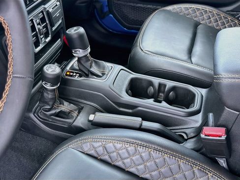 Used 2023 Jeep Wrangler Unlimited Sahara AWD/4WD image 28