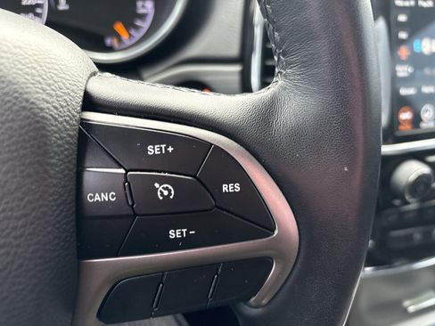 Used 2022 Jeep Grand Cherokee Laredo X image 19