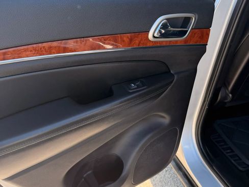 Used 2012 Jeep Grand Cherokee Limited w/ Luxury Group II image 15