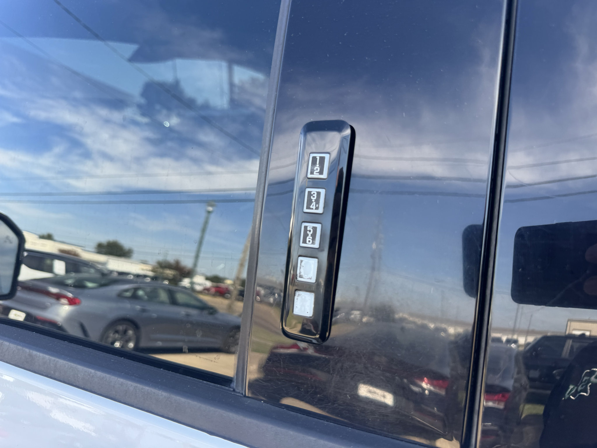 Used 2018 Ford F150 Raptor w/ Equipment Group 802A Luxury AWD/4WD image 15