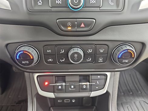 Used 2022 GMC Terrain SLE w/ Driver Convenience Package image 28