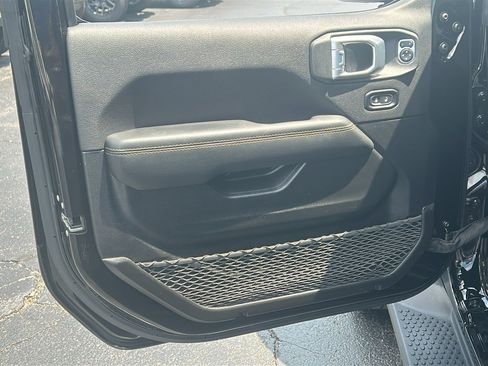 Used 2022 Jeep Wrangler Unlimited Sahara AWD/4WD image 14