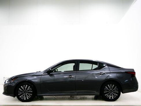 Used 2025 Nissan Altima 2.5 SV image 5