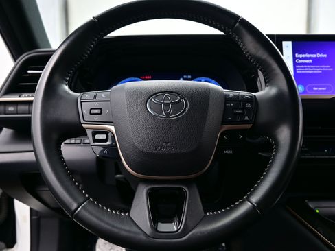 Used 2024 Toyota Crown XLE AWD/4WD image 23