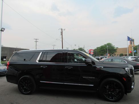 Used 2024 GMC Yukon XL SLT w/ SLT Luxury Package AWD/4WD image 5