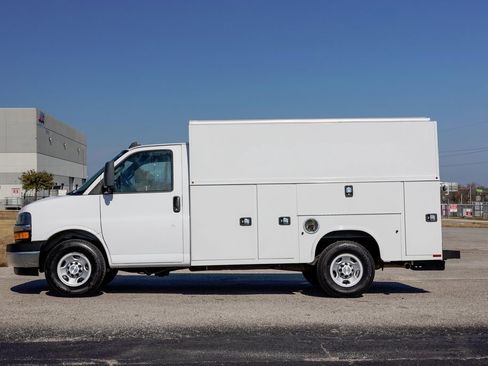 Used 2021 Chevrolet Express 3500 w/ Power Convenience Package image 4