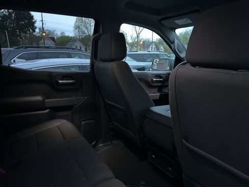 Used 2022 Chevrolet Silverado 1500 Custom image 9