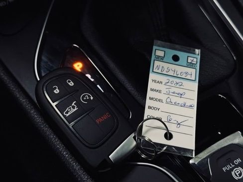 Used 2022 Jeep Cherokee Limited image 42