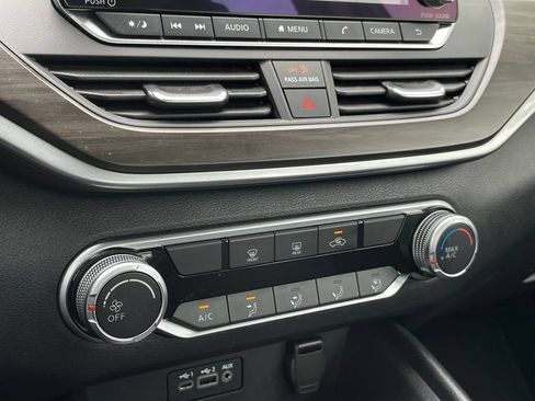 Used 2025 Nissan Altima 2.5 SV FWD image 18
