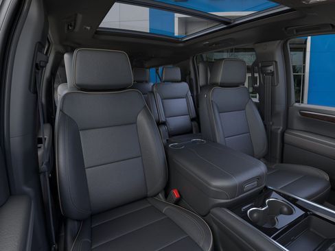 New 2025 Chevrolet Suburban Premier AWD/4WD image 18