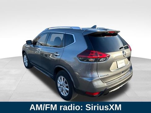 Used 2018 Nissan Rogue SV image 3