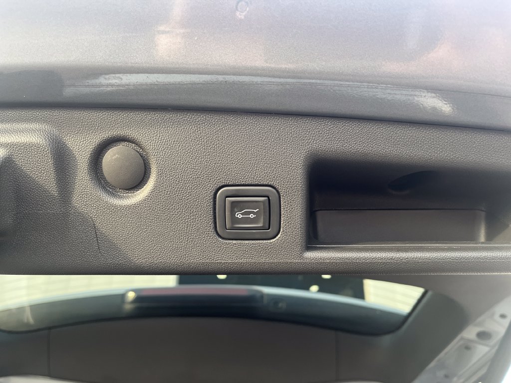 Used 2023 Chevrolet Equinox RS w/ LPO, Floor Liner Package AWD/4WD image 36