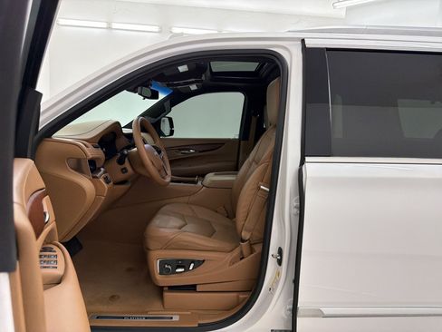 Used 2017 Cadillac Escalade Platinum RWD image 5