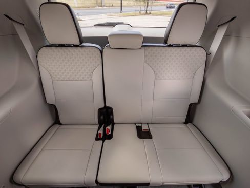 Used 2024 GMC Acadia Denali w/ Super Cruise Package image 17