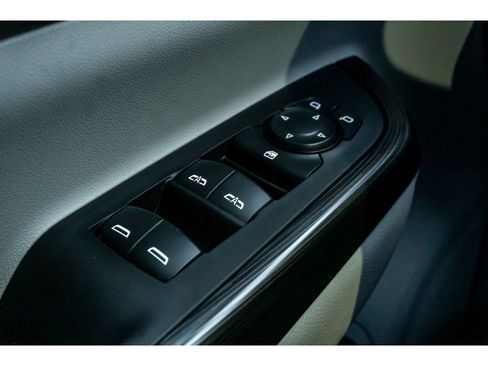 Used 2023 GMC Acadia SLT image 30