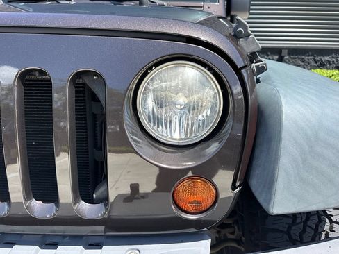 Used 2013 Jeep Wrangler Sport AWD/4WD image 9