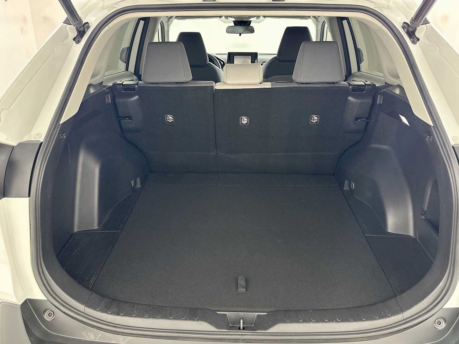Used 2022 Toyota RAV4 XLE w/ Convenience Package FWD image 24