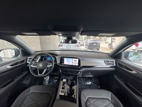 Used 2025 Volkswagen Atlas Cross Sport SE image 33