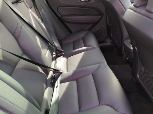 Certified 2025 Volvo XC60 B5 Plus image 19